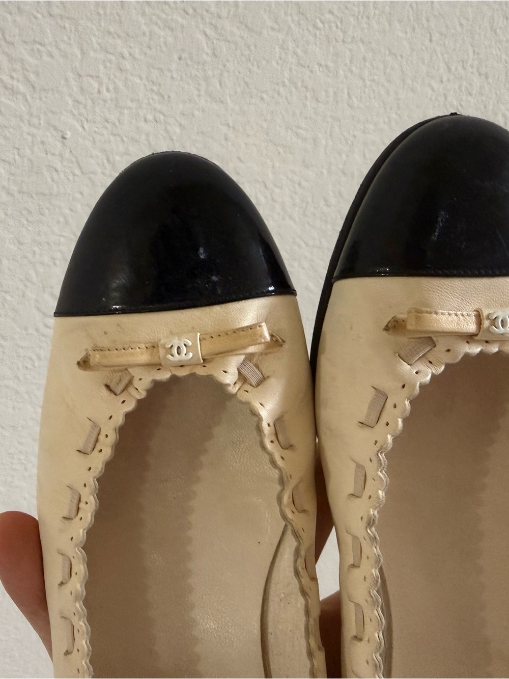 Chanel Cream Embroidered Ballet Flats with Black Patent Cap Toe size 37 - Picture 6 of 7